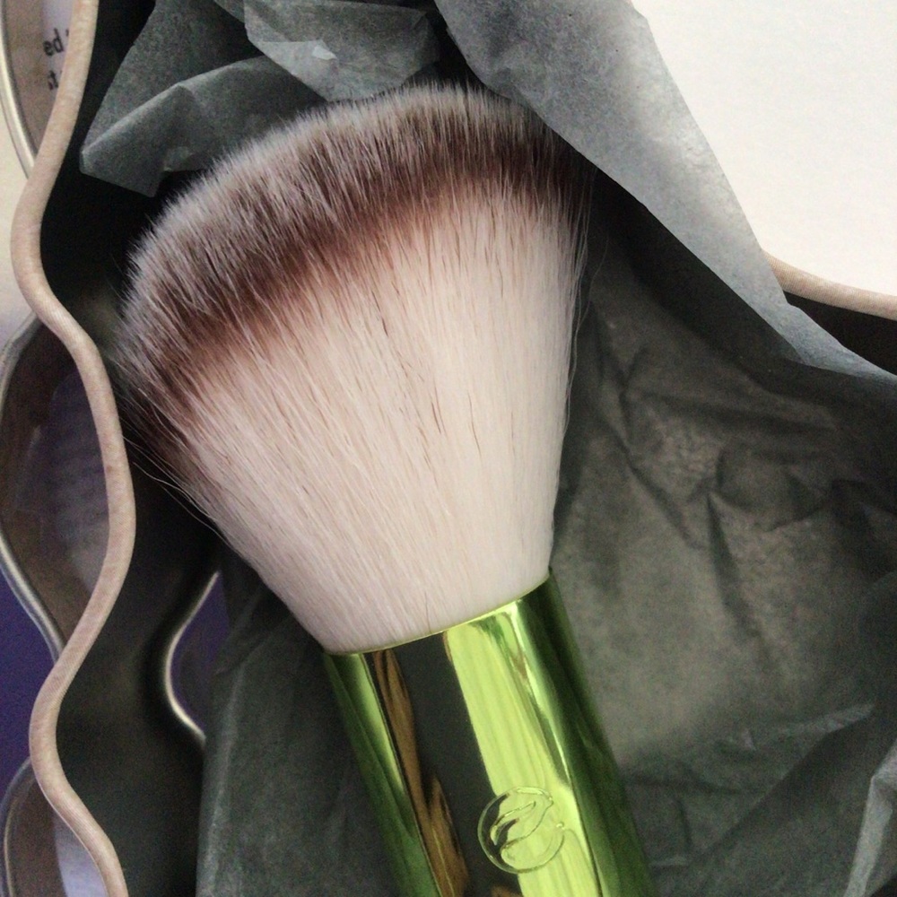 ECOTOOLS KABUKI BRUSH NWT
